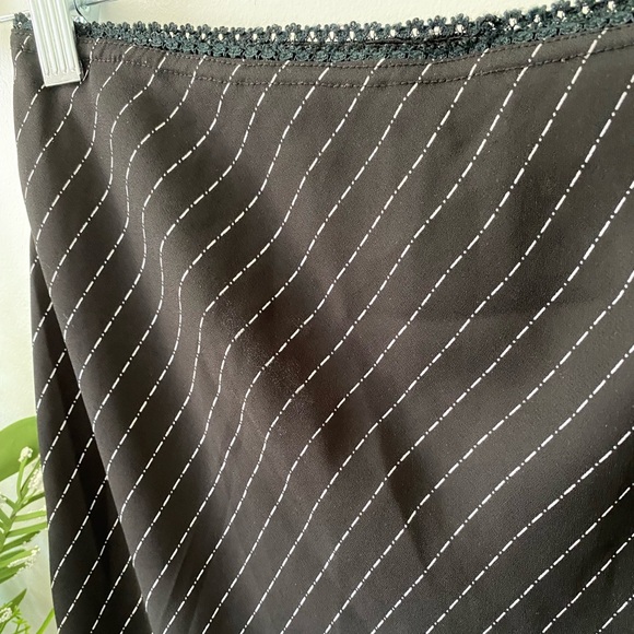 Stripped midi skirt - Picture 2 of 4